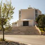 San Paolo � poi il titolo del tempio presente nel rione dal 1963. Fu uno dei primi edifici a essere costruiti in questo grande e periferico quartiere di Bari. A celebrare la prima messa fu don Nicola Bonerba, che nei due anni precedenti, in mancanza di una chiesa, aveva officiato in palazzi e prefabbricati